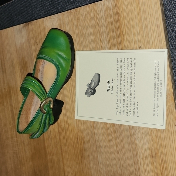 Just The Right Shoe - Treads #25078 - Picture 3 of 4